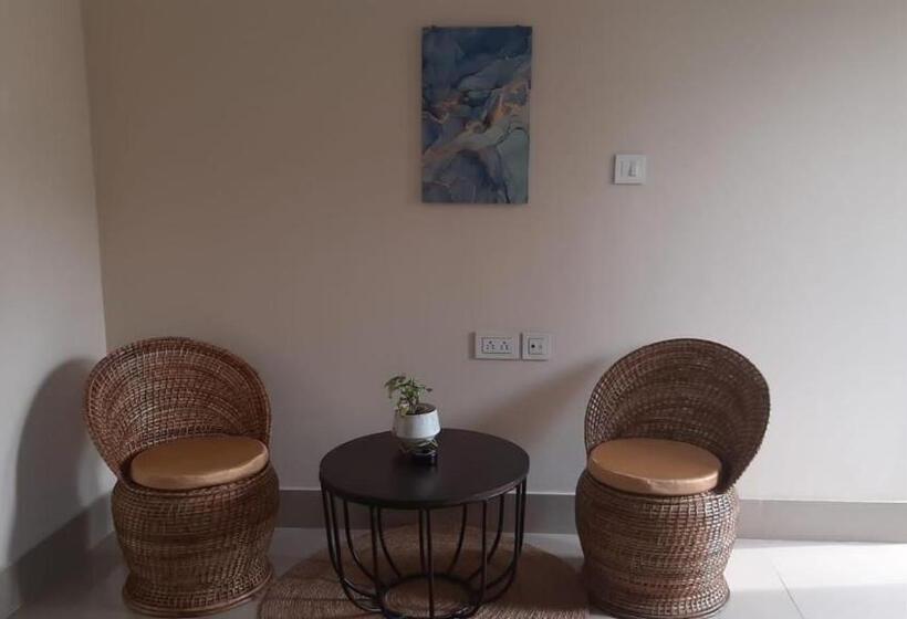 تختخواب و صبحانه The Dew Drop