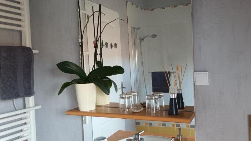 민박 La Maison Des Poulains