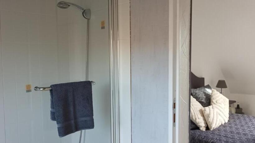 민박 La Maison Des Poulains