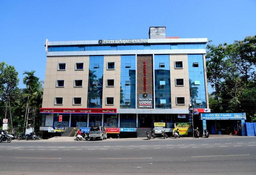 בית מלון כפרי Aradhya Inn Deralakatte