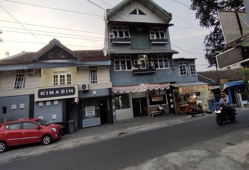 בית מלון כפרי Kinasih