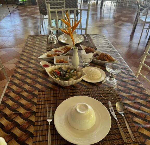 酒店 Coast Side Cliffs Resort