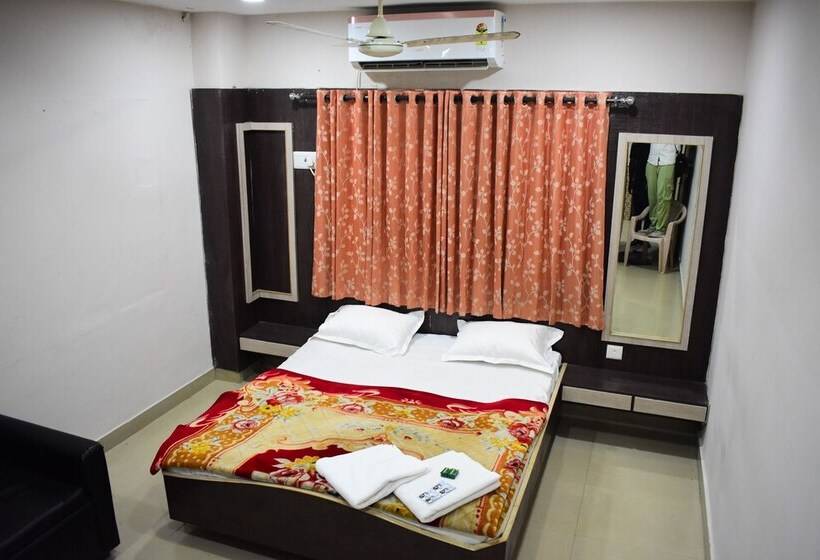 ホテル Gokul Dwarka