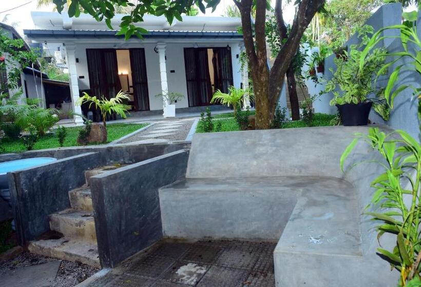 Отель Lake & Ocean Villa Ahangama