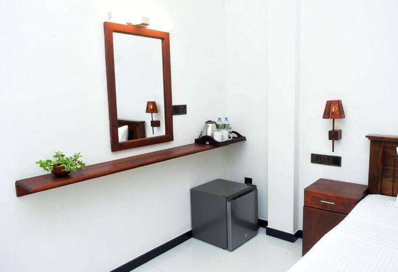 Отель Lake & Ocean Villa Ahangama