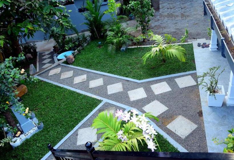 Отель Lake & Ocean Villa Ahangama
