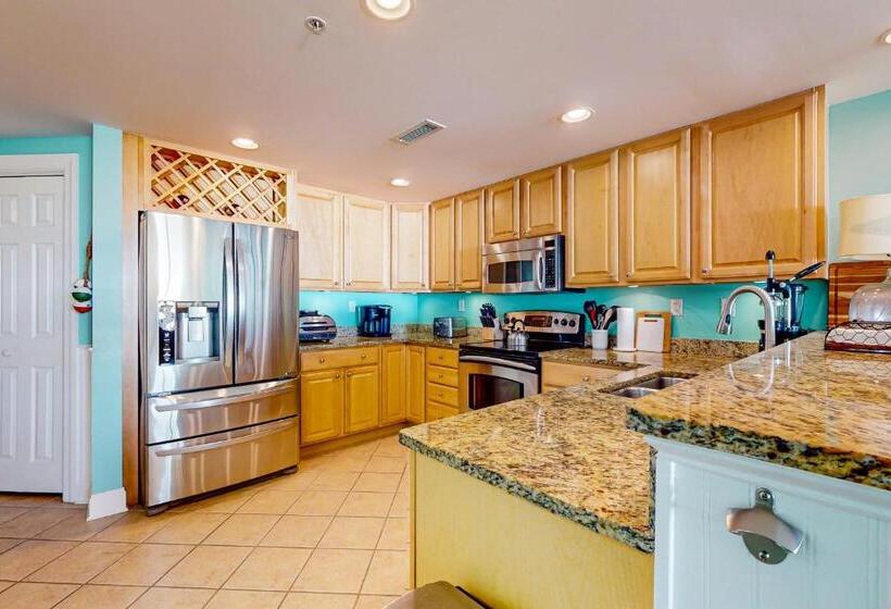 Отель Mayfair Beach 503