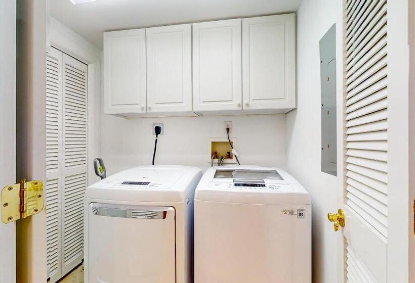 Отель Mayfair Beach 503