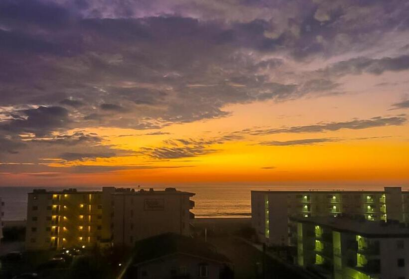 Отель Mayfair Beach 503