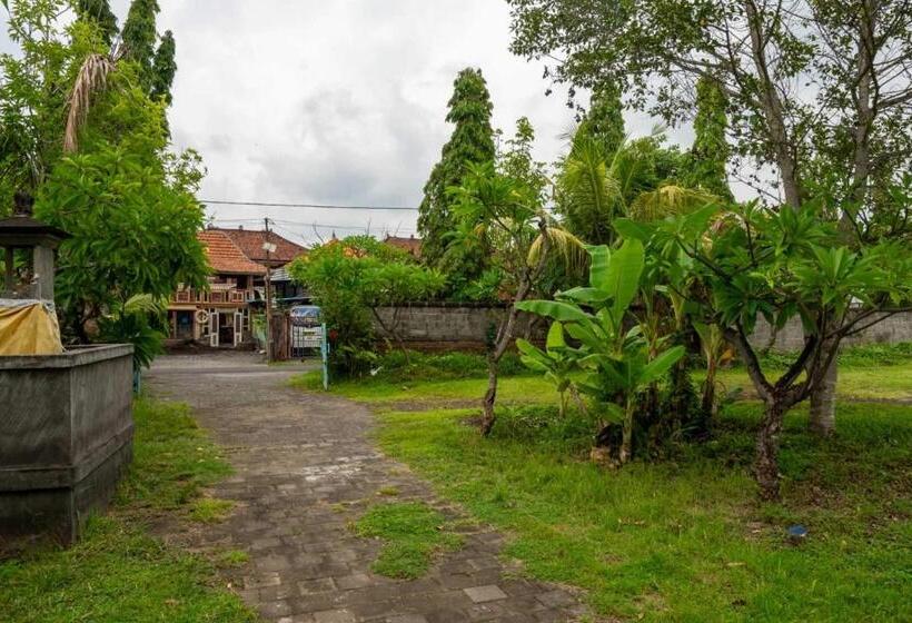 בית מלון כפרי Hepi Bungalow Lovina Mitra Reddoorz