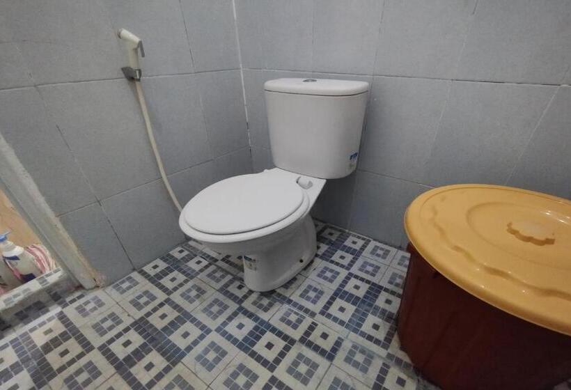 ホテル Oyo 93618 Homestay Bonjeruk