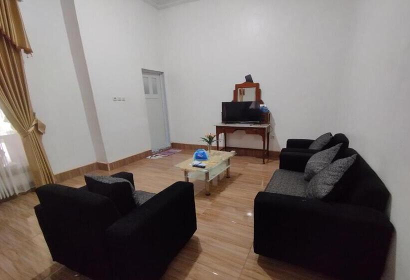 ホテル Oyo 93618 Homestay Bonjeruk