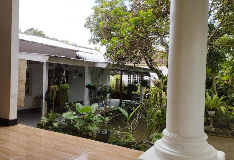 Отель Oyo 93618 Homestay Bonjeruk