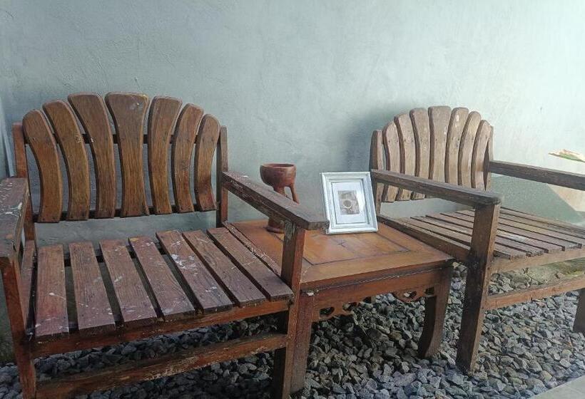 Отель Oyo 93638 Lotus Guest House