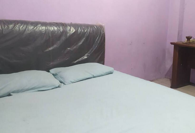 酒店 Oyo 93652 Karunia Kost & Penginapan