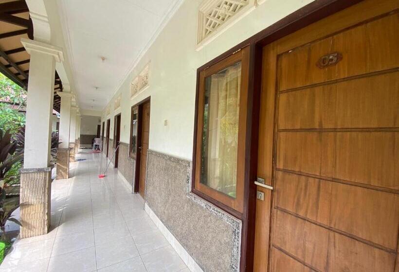 هتل Oyo 93657 Puri Batu Bolong