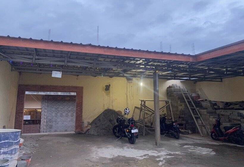 ホテル Oyo 93663 Penginapan Otw