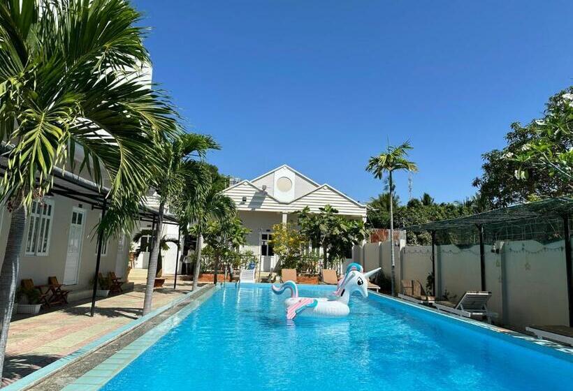 هتل Pharos Guesthouse