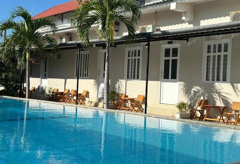 هتل Pharos Guesthouse