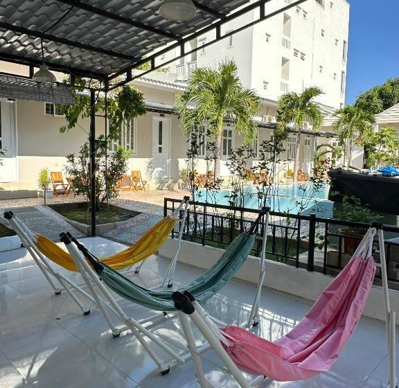 هتل Pharos Guesthouse