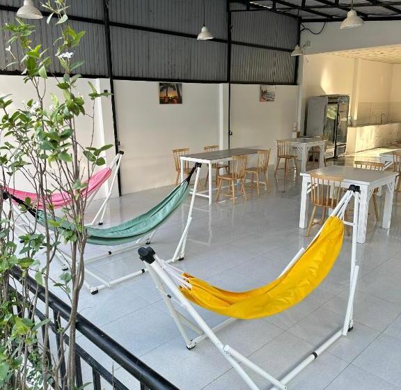 هتل Pharos Guesthouse