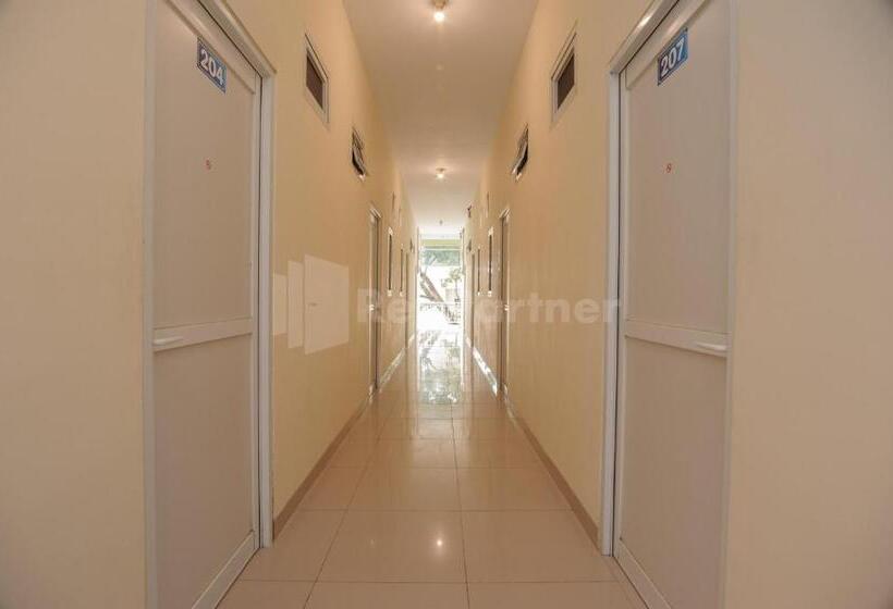 酒店 Rawa Buntu House Redpartner