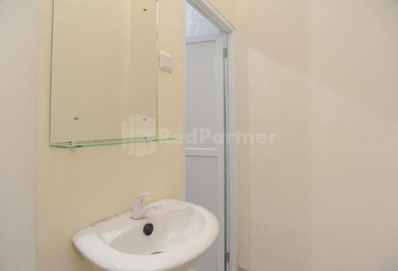 酒店 Rawa Buntu House Redpartner