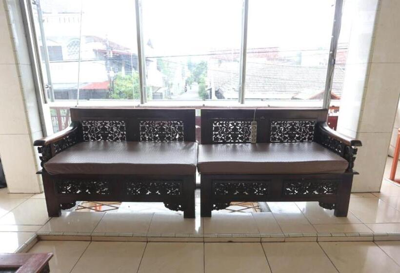 فندق Spot On 93610 Syariah Homestay