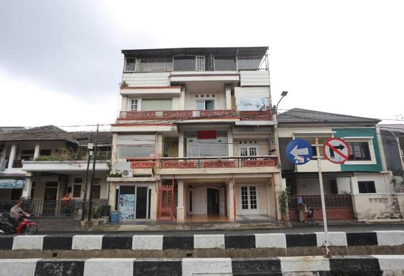 فندق Spot On 93610 Syariah Homestay