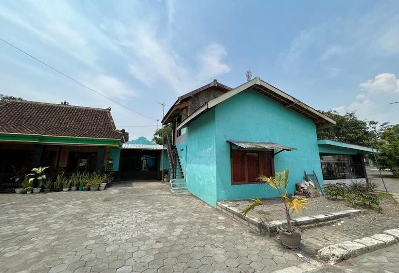 هتل Spot On 93621 Kost Bu Tutik Syariah