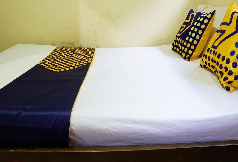 ホテル Spot On 93621 Kost Bu Tutik Syariah