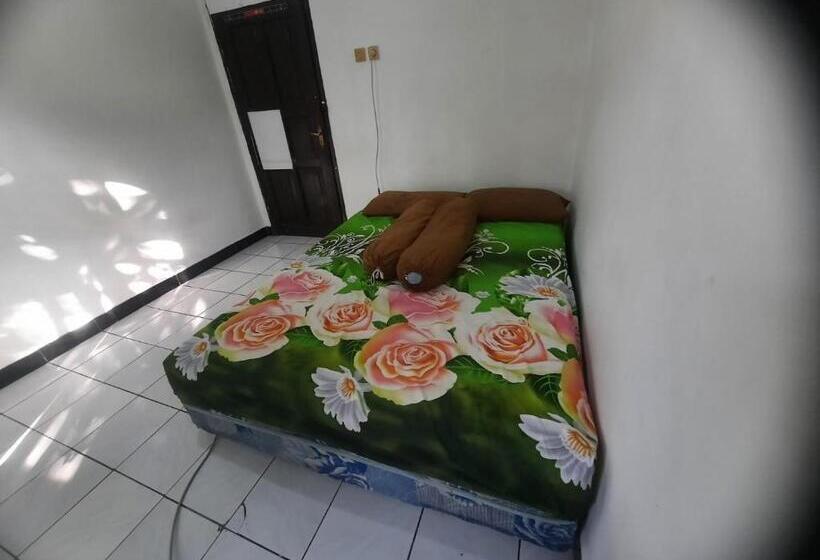 ホテル Spot On 93655 Home Stay Syariah Habibie