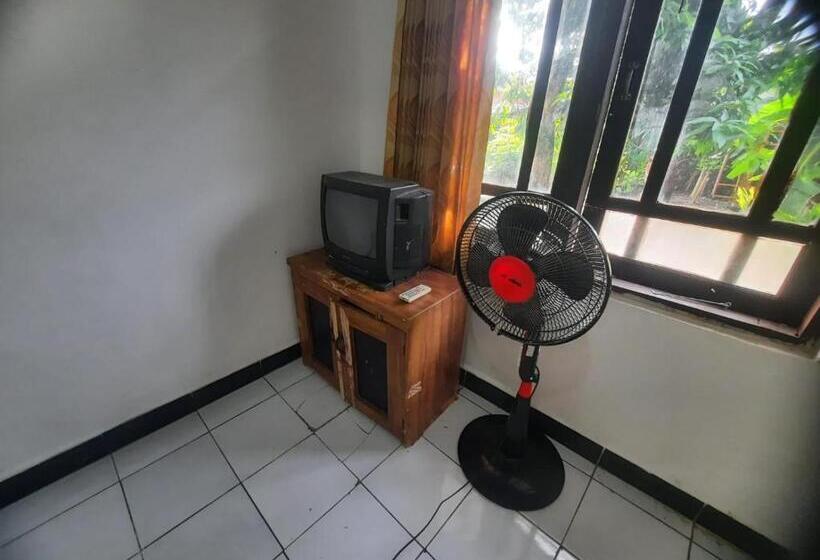 ホテル Spot On 93655 Home Stay Syariah Habibie