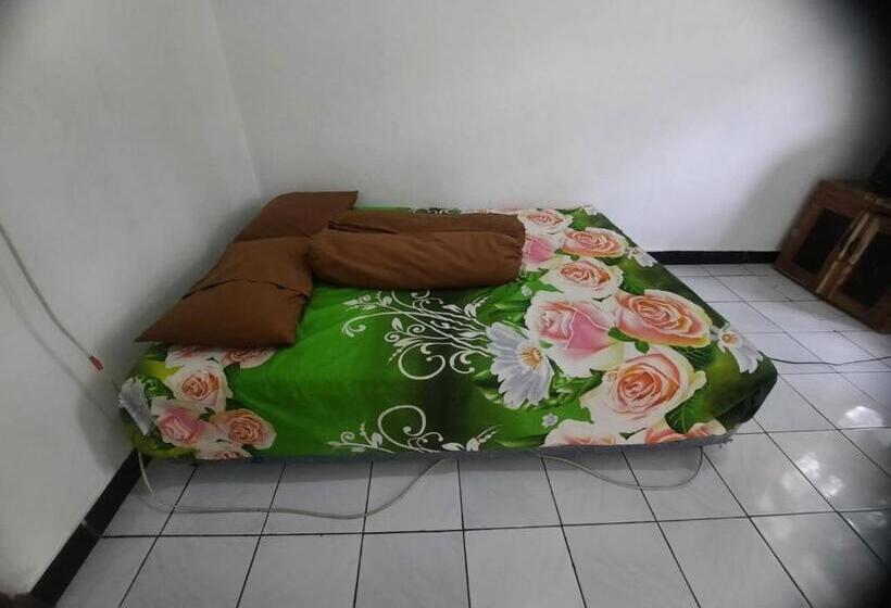 ホテル Spot On 93655 Home Stay Syariah Habibie