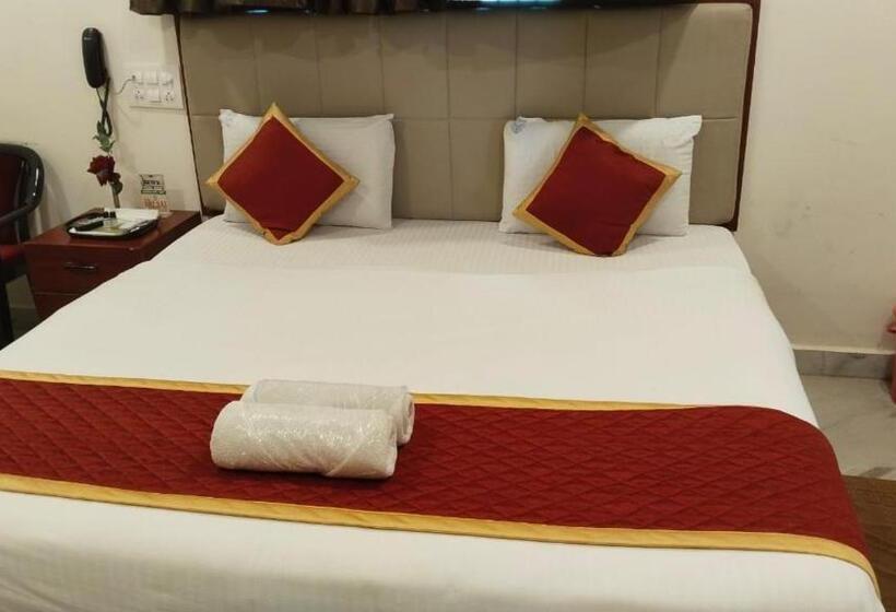 酒店 Sri Sai Residency