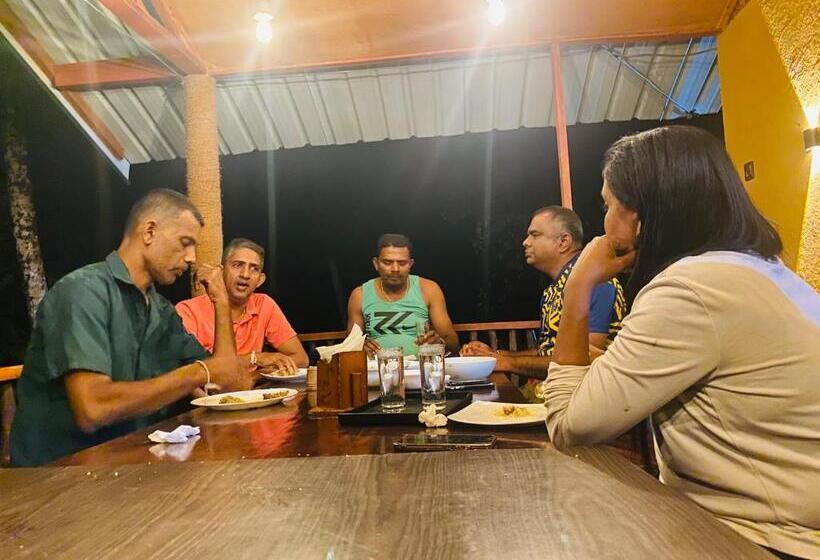 Отель The Rainforest Hideaway