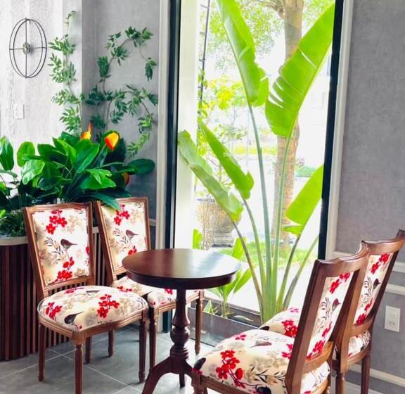 Khách Sạn The One Hotel 1