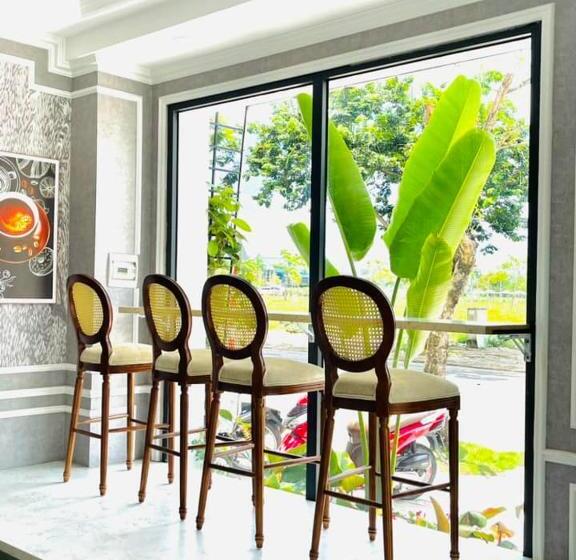 Khách Sạn The One Hotel 1