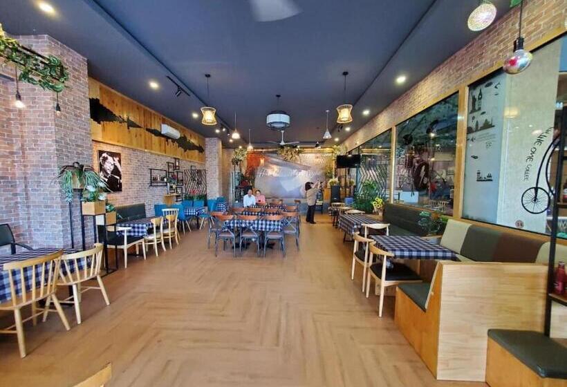 Khách Sạn The One Hotel 1