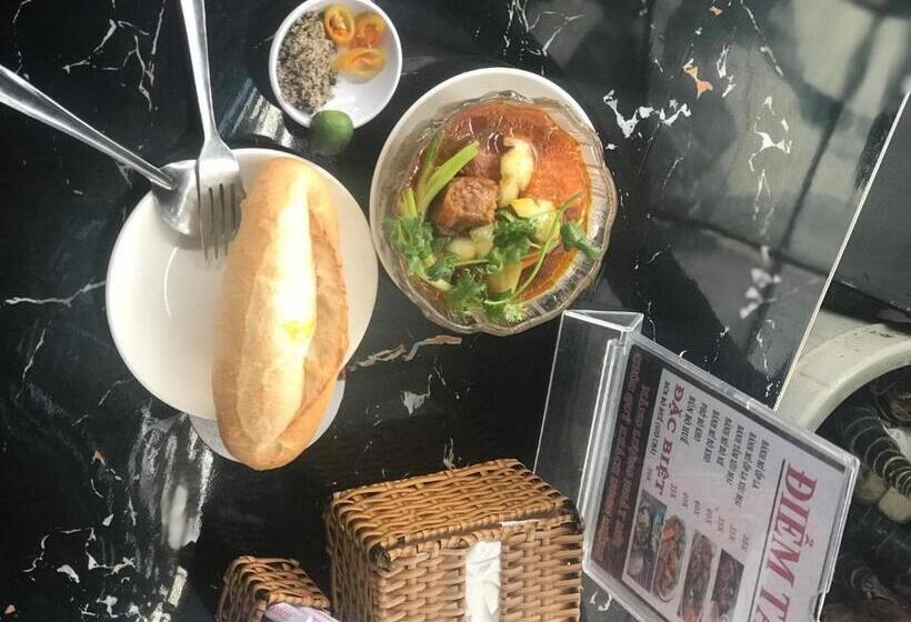 Khách Sạn The One Hotel 1