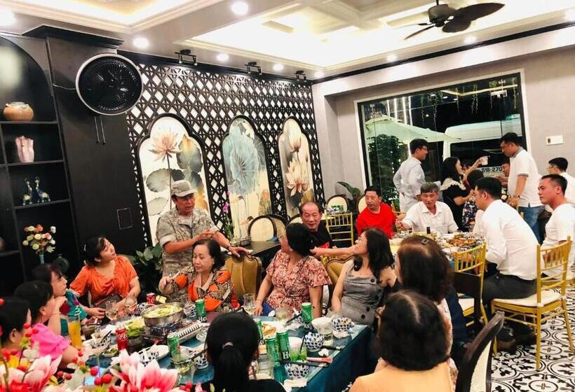 Khách Sạn The One Hotel 1