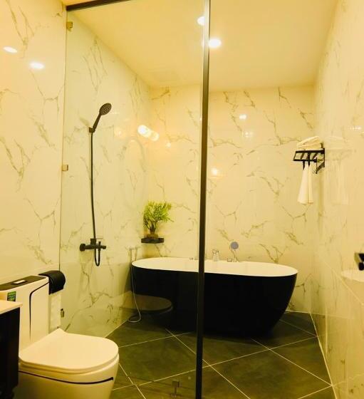 Khách Sạn The One Hotel 1