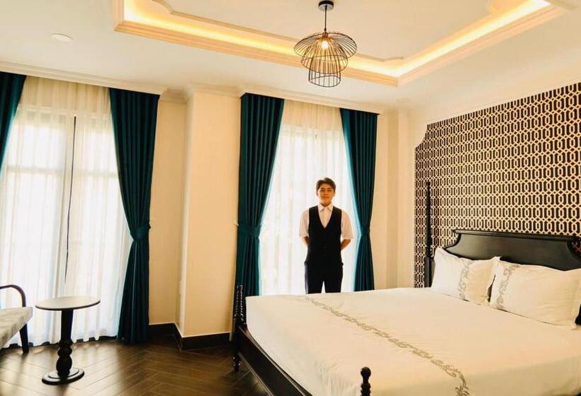 Khách Sạn The One Hotel 1