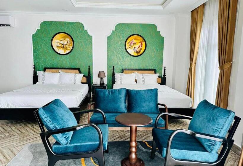 Khách Sạn The One Hotel 1