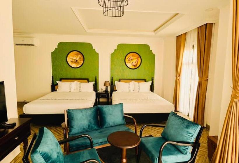 Khách Sạn The One Hotel 1