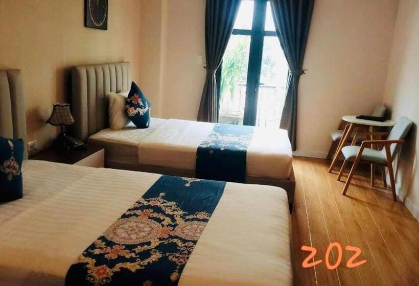 Khách Sạn The One Hotel 1