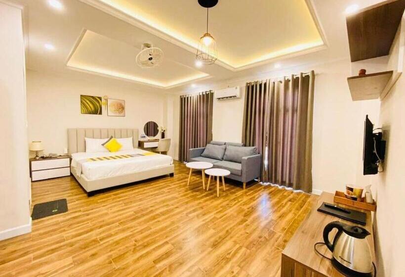 Khách Sạn The One Hotel 1