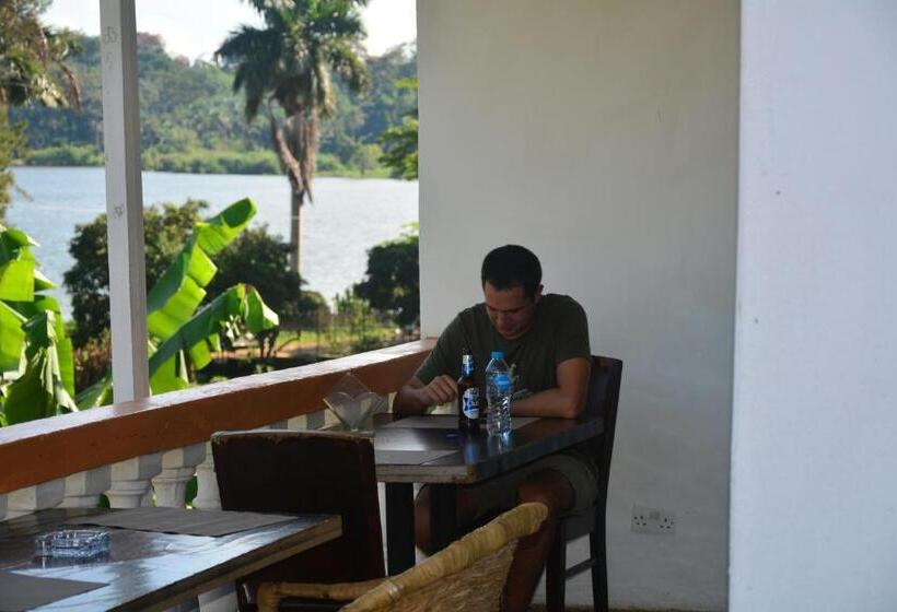 Lakeshore Bed And Breakfast