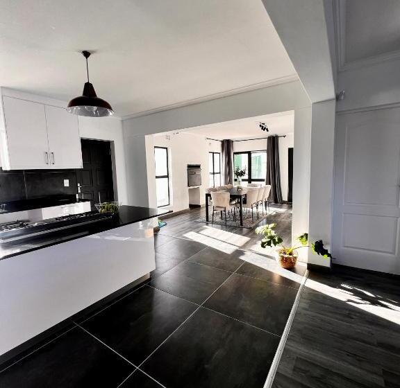 بنسيون 2nd On Strand