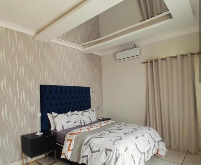 פנסיון Azalea Lodge